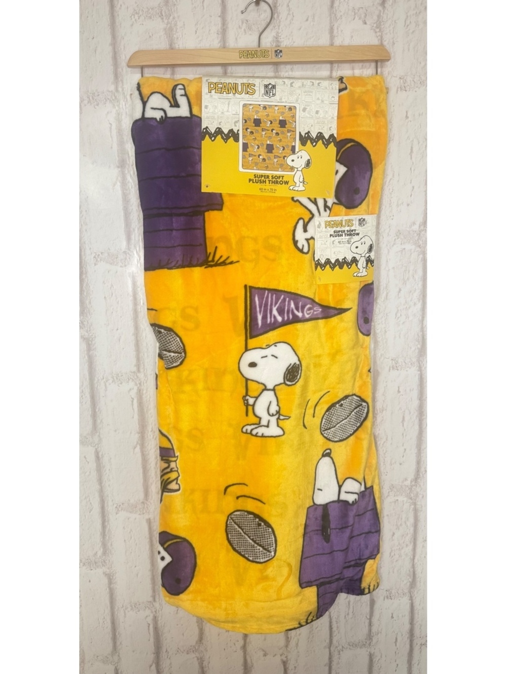 Minnesota Vikings Snoopy Peanuts NFL Plush Throw Blanket 60” x 70” NWT